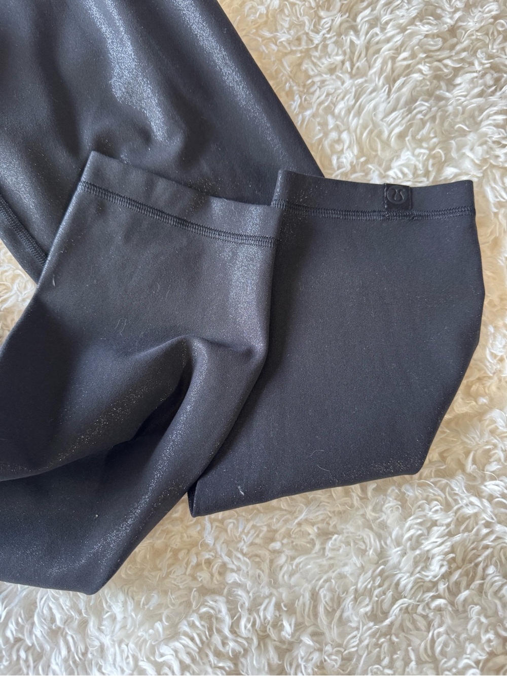 Lululemon Align High-Rise Pant 25"
Shimmer Luxe Shine Foil Black size 10 - Picture 10 of 14
